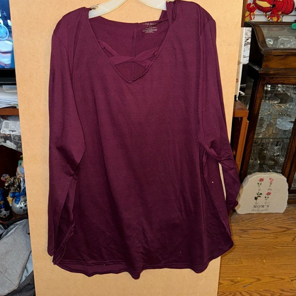 NEVER WORN Lane Bryant 26/28 Maroon V-Neck Long Sleeve Hooded Top